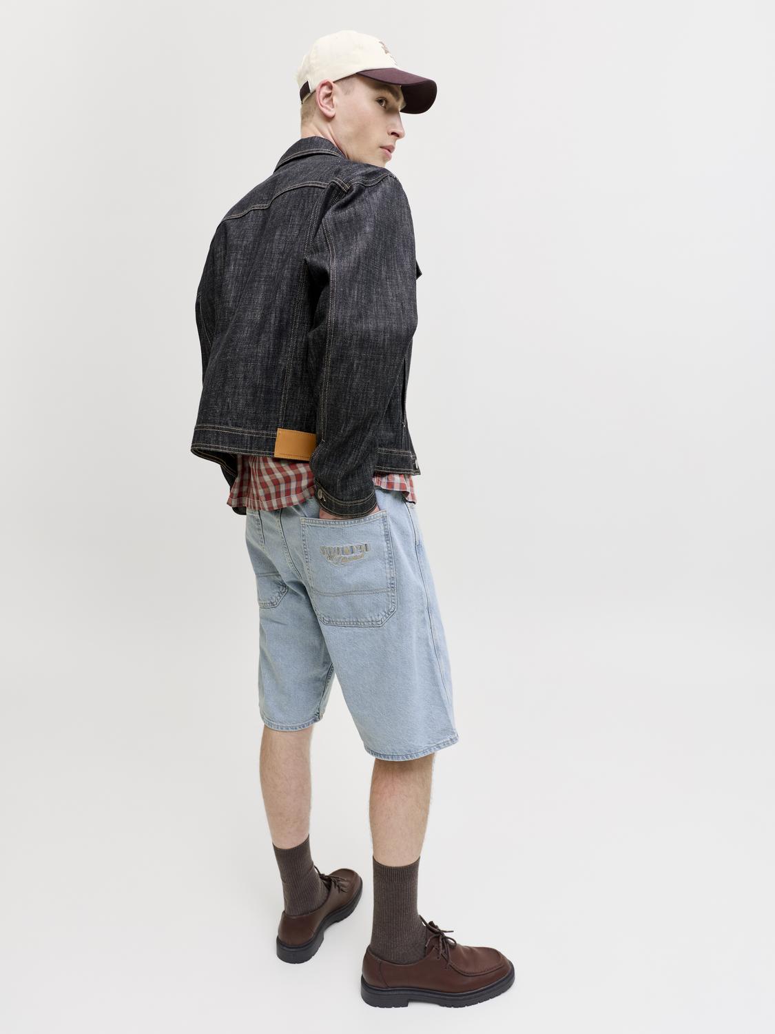 model_shot-creative